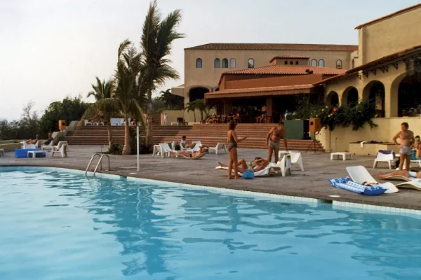 Poolsuite FM Black Hat